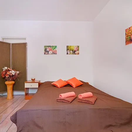 Sandra 1331 Apartman Póla
