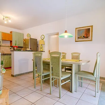 Sandra 1331 Apartman *