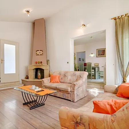 Sandra 1331 Apartman Póla